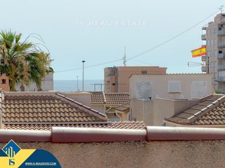 Chalet in Zona los Frutales. Villa para reformar con terraza, en la provincia de alicante, en