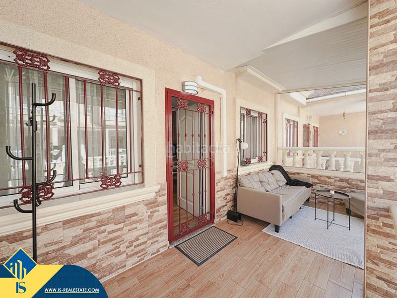 Foto bce73506-7838-4b65-9ac8-44600a1f7db4. Casa amb aparcament piscina a Playa Flamenca Orihuela