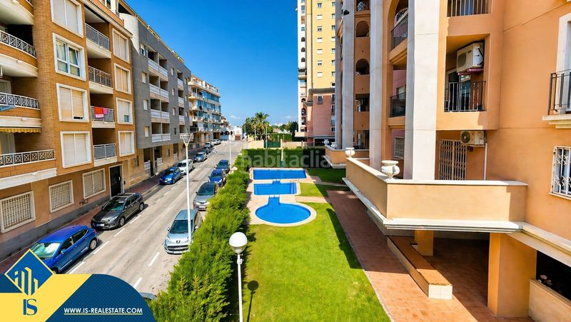 Foto 1895a496-8156-4566-85d9-9566539c1bbc. Pis amb piscina a Zona los Frutales Torrevieja