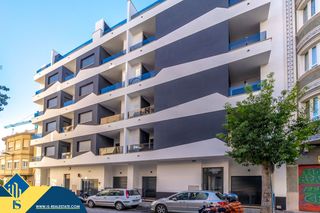 Flat in Las Piscinas Naturales. Apartamento con piscina comunitaria, en la provincia de alicante