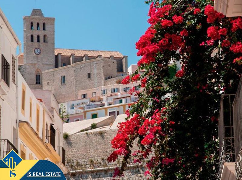 Foto d7b65a3a-e9be-4022-a5b3-3484dd36a9e4. Estudi a Dalt Vila-La Marina Ibiza