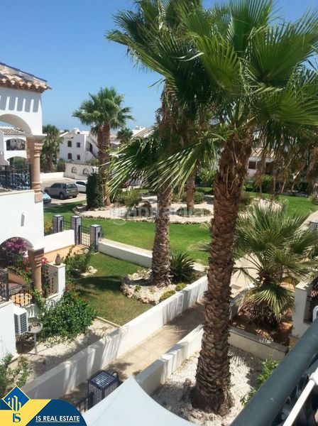 Foto ddbee557-fa9a-4220-ab13-7616c3bfe690. Dúplex amb xemeneia calefacció aparcament piscina a Orihuela