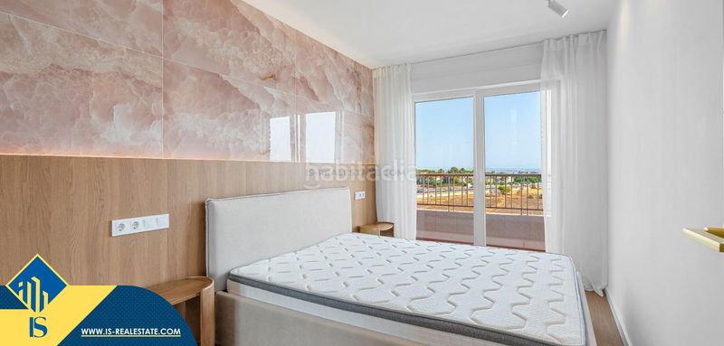 Foto 0bce4bf3-2c78-48c6-8176-c3be61f70eb0. Àtic amb piscina a Punta Prima Torrevieja