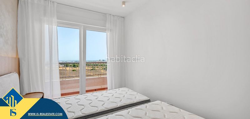 Foto bbf3b6d4-56a3-406a-8afe-84e23e9578ee. Àtic amb piscina a Punta Prima Torrevieja