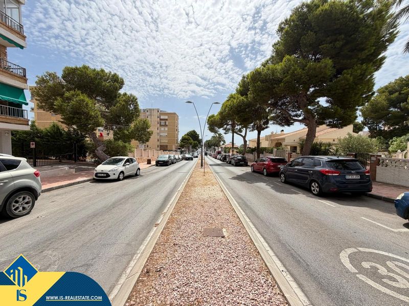 Foto e68acb08-c72d-43b6-a750-687691dd3948. Pis amb aparcament a La Zenia Orihuela