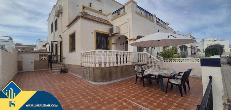Foto 47c2f08b-9918-43e0-8d62-c18ac82c2d52. Casa amb piscina a Los Balcones y los Altos Orihuela