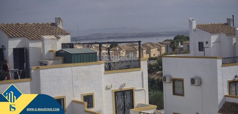 Foto 4ff38c39-b8e0-4e76-bd5a-c78b279608bf. Casa amb piscina a Los Balcones y los Altos Orihuela