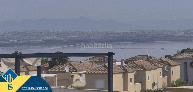Foto df81a354-edb2-4be2-b66f-d37a26dc0a7d. Casa amb piscina a Los Balcones y los Altos Orihuela