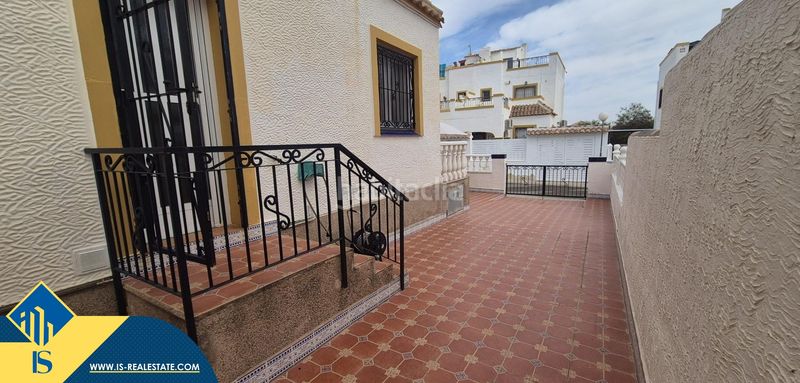 Foto ea573664-14e6-42f6-843b-08ec5bffea08. Casa amb piscina a Los Balcones y los Altos Orihuela