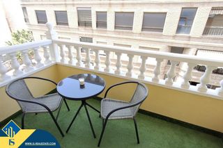 Flat in Zona Playa del Cura. Apartamento reformado con terraza, en la provincia de alicante,