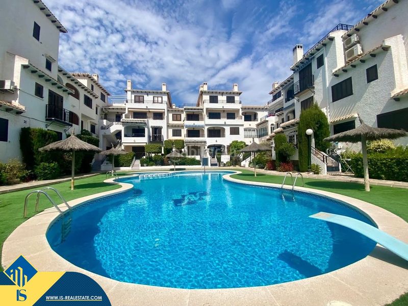 Foto a9741f52-5070-413f-8c66-1a20d9d341b6. Pis amb piscina a Cabo Roig Orihuela