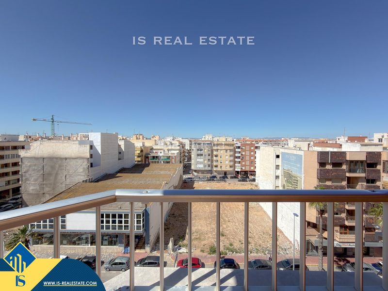Foto d466f8ef-9f90-4852-9ffe-0d12f5a03395. Pis amb piscina a El Acequión Torrevieja