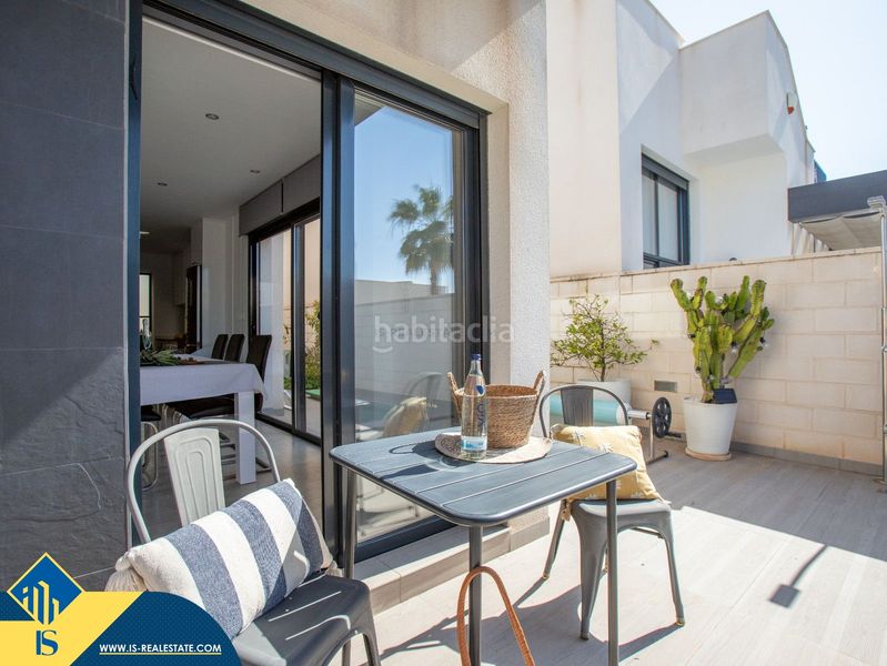 Foto 04c1bc70-67ad-497a-b490-58b869b2c63f. Chalet villa con piscina privada, en la provincia de alicante, , en la localidad de ciudad quesada. 3 habitaciones | 104 m² | a en Rojales