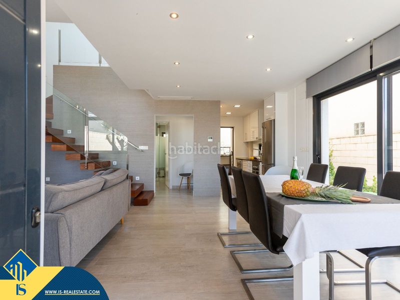 Foto 050bbdc0-302e-4fc9-a240-af6d7a3d7e23. Chalet villa con piscina privada, en la provincia de alicante, , en la localidad de ciudad quesada. 3 habitaciones | 104 m² | a en Rojales