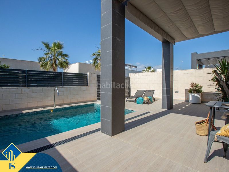 Foto 109952f7-fc79-4565-a1f7-b8888a63ff68. Chalet villa con piscina privada, en la provincia de alicante, , en la localidad de ciudad quesada. 3 habitaciones | 104 m² | a en Rojales
