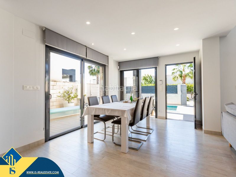 Foto 173ee305-021f-455f-b67c-3aa55355d7f7. Chalet villa con piscina privada, en la provincia de alicante, , en la localidad de ciudad quesada. 3 habitaciones | 104 m² | a en Rojales