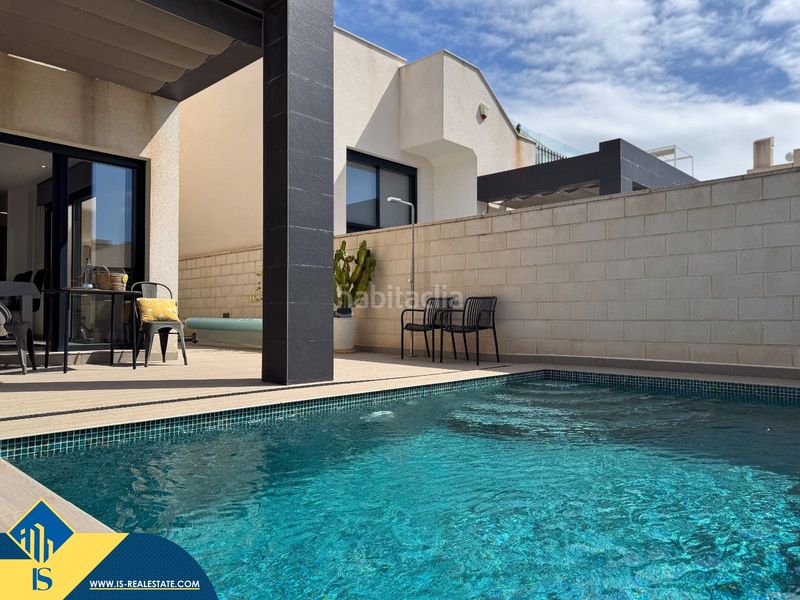 Foto 249eb7d7-52ab-4c92-8132-38a0f09ba9ce. Chalet villa con piscina privada, en la provincia de alicante, , en la localidad de ciudad quesada. 3 habitaciones | 104 m² | a en Rojales