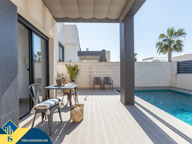 Foto 331aa6d2-9b85-4d42-ac3a-58fb1b3ddf61. Chalet villa con piscina privada, en la provincia de alicante, , en la localidad de ciudad quesada. 3 habitaciones | 104 m² | a en Rojales