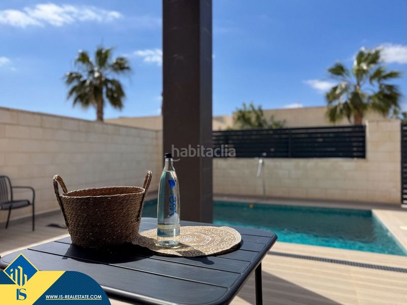 Foto 606a0cc3-2c36-477c-b612-81c6add0fe81. Chalet villa con piscina privada, en la provincia de alicante, , en la localidad de ciudad quesada. 3 habitaciones | 104 m² | a en Rojales