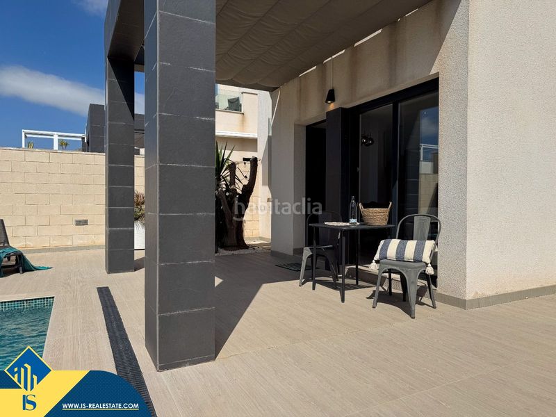 Foto 94e6b75a-c7ab-4e79-ac82-4efa27134aed. Chalet villa con piscina privada, en la provincia de alicante, , en la localidad de ciudad quesada. 3 habitaciones | 104 m² | a en Rojales