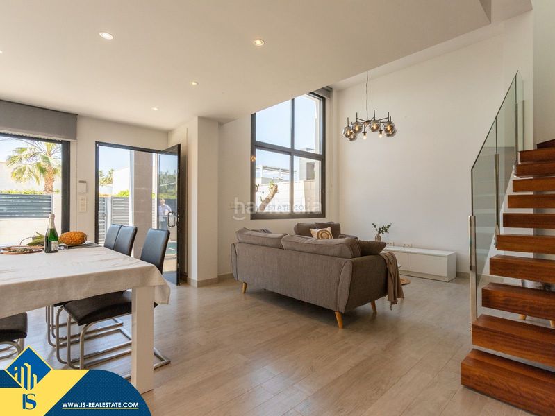 Foto b2566c09-7a6e-44d7-a053-517b3985009f. Chalet villa con piscina privada, en la provincia de alicante, , en la localidad de ciudad quesada. 3 habitaciones | 104 m² | a en Rojales