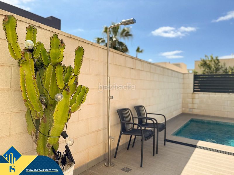 Foto c49676da-736e-4484-97e0-aa6790f66c29. Chalet villa con piscina privada, en la provincia de alicante, , en la localidad de ciudad quesada. 3 habitaciones | 104 m² | a en Rojales