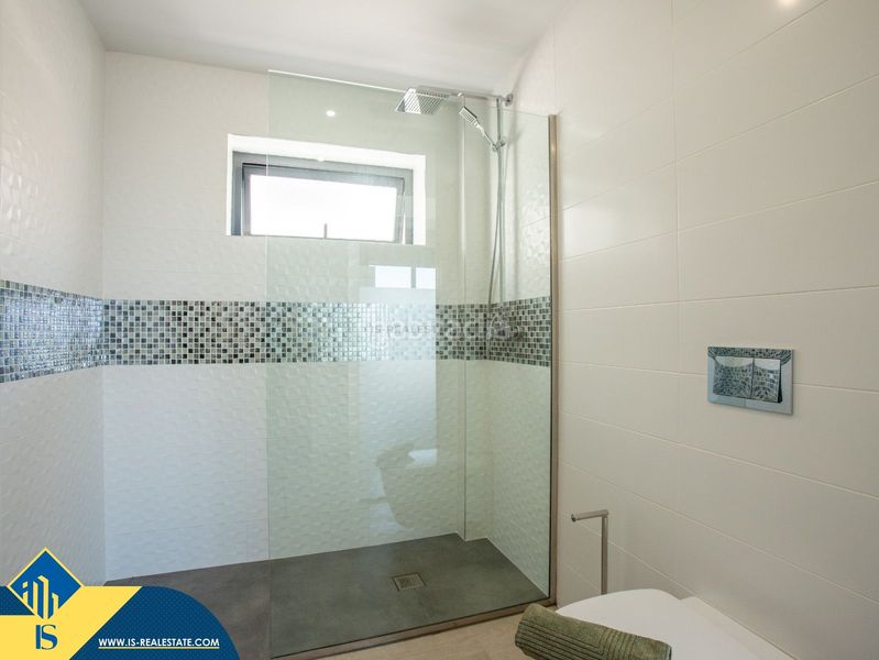 Foto e009245b-0285-4429-9c81-05aff5b3e338. Chalet villa con piscina privada, en la provincia de alicante, , en la localidad de ciudad quesada. 3 habitaciones | 104 m² | a en Rojales