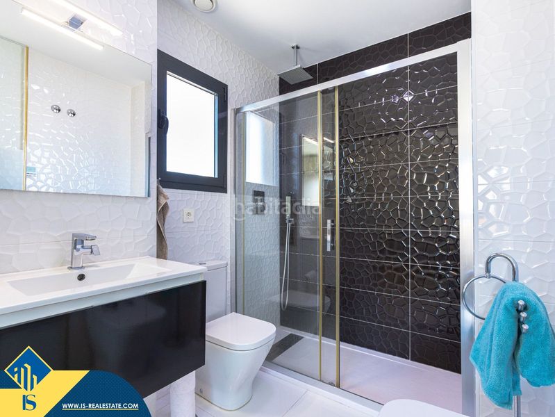 Foto bd0c5806-8982-4a1d-ae00-7430966872fc. Casa amb piscina a La Florida Orihuela