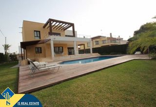 Location Chalet à Cabo Roig. Villa con piscina privada, en la provincia de alicante, en la lo