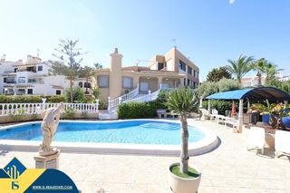 Location Chalet à La Zenia. Villa con piscina privada, en la provincia de alicante, en orihu