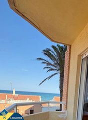Apartament a Guardamar Playa. Apartamento con terraza en la provincia de alicante, en la local