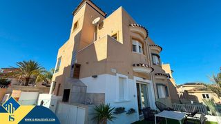 Xalet a San Miguel de Salinas. Villa con piscina privada, en la provincia de alicante, en la lo