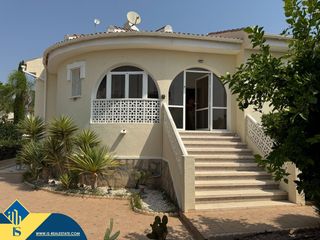 Chalet in Lo Marabú. Villa con piscina privada, en la provincia de alicante, en rojal