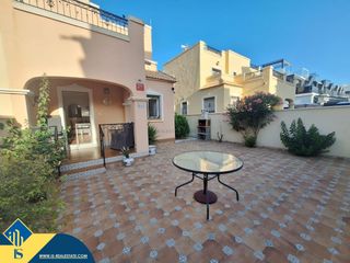 Location Maison à Los Almendros. Casa con piscina comunitaria, en la provincia de alicante, en or