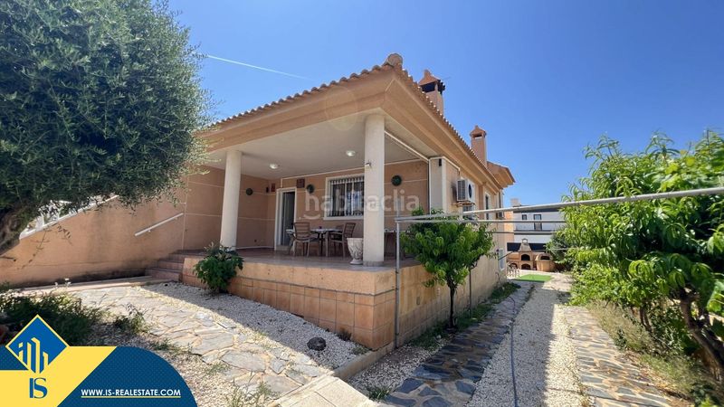 Foto a594b1ab-ecdd-4cf3-944f-a82c8538fd8d. Casa amb aparcament a Aguas Nuevas Torrevieja