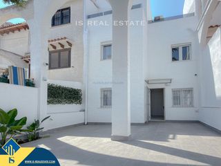 Casa a Nueva Torrevieja. Casa reformada con piscina comunitaria, en la provincia de alica