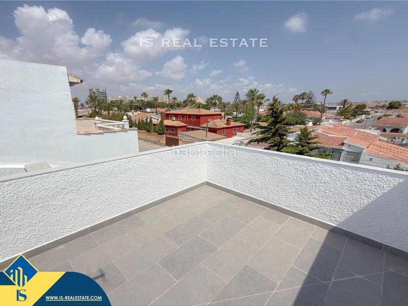 Foto 52b32b3a-86bd-4d9e-9c19-bfeffcef5cc4. Casa amb piscina a nueva Torrevieja Torrevieja