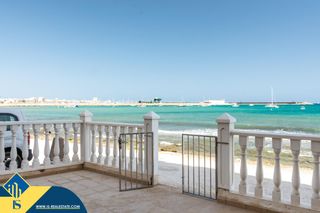 Piso en Playa de los Náufragos. Apartamento con terraza, en la provincia de alicante, en la ciud