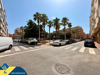 Flat in Zona Playa del Cura. Apartamento reformado con terraza, en la provincia de alicante,
