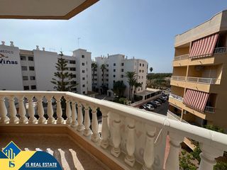 Apartament a Las Viñas. Apartamento con terraza en guardamar del segura, provincia de al