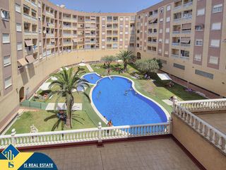 Apartament a Parque de las Naciones. Apartamento con piscina comunitaria, en la provincia de alicante