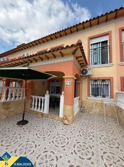 Maison à Zona Carrefour - Urbanizaciones. Casa con piscina comunitaria, en la provincia de alicante, en la