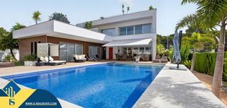 Chalet à El Pinar de Campoverde. Villa con piscina privada, en la provincia de alicante, en orihu