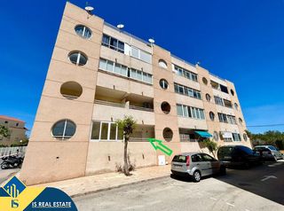 Apartament a Zona Carrefour - Urbanizaciones. Apartamento con piscina comunitaria, en la provincia de alicante