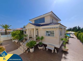Chalet à Cañada del Molino. Villa con piscina privada, en la provincia de alicante, en la lo