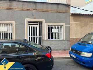 Casa a Las Piscinas Naturales. Casa con terraza, en la provincia de alicante, en la ciudad de t