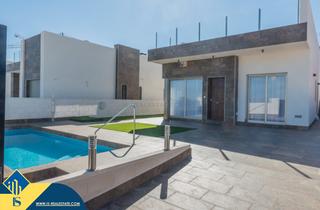 Xalet a Los Almendros. Casas con piscina privada en construcción en orihuela costa, pro