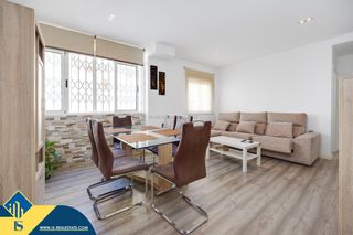 Appartamento in Zona Playa del Cura. Apartamento con piscina comunitaria, en la provincia de alicante