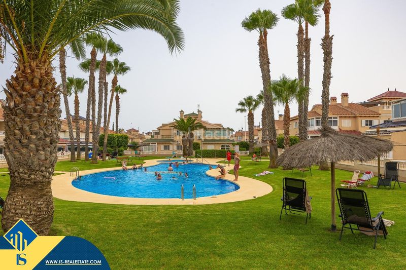 Foto 5cb72525-20d6-4e9c-9a81-189365e812f1. Casa amb piscina a La Florida Orihuela