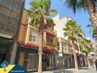 Edificio en Centro - Muelle Pesquero. Local comercial en la provincia de alicante, en la ciudad de tor